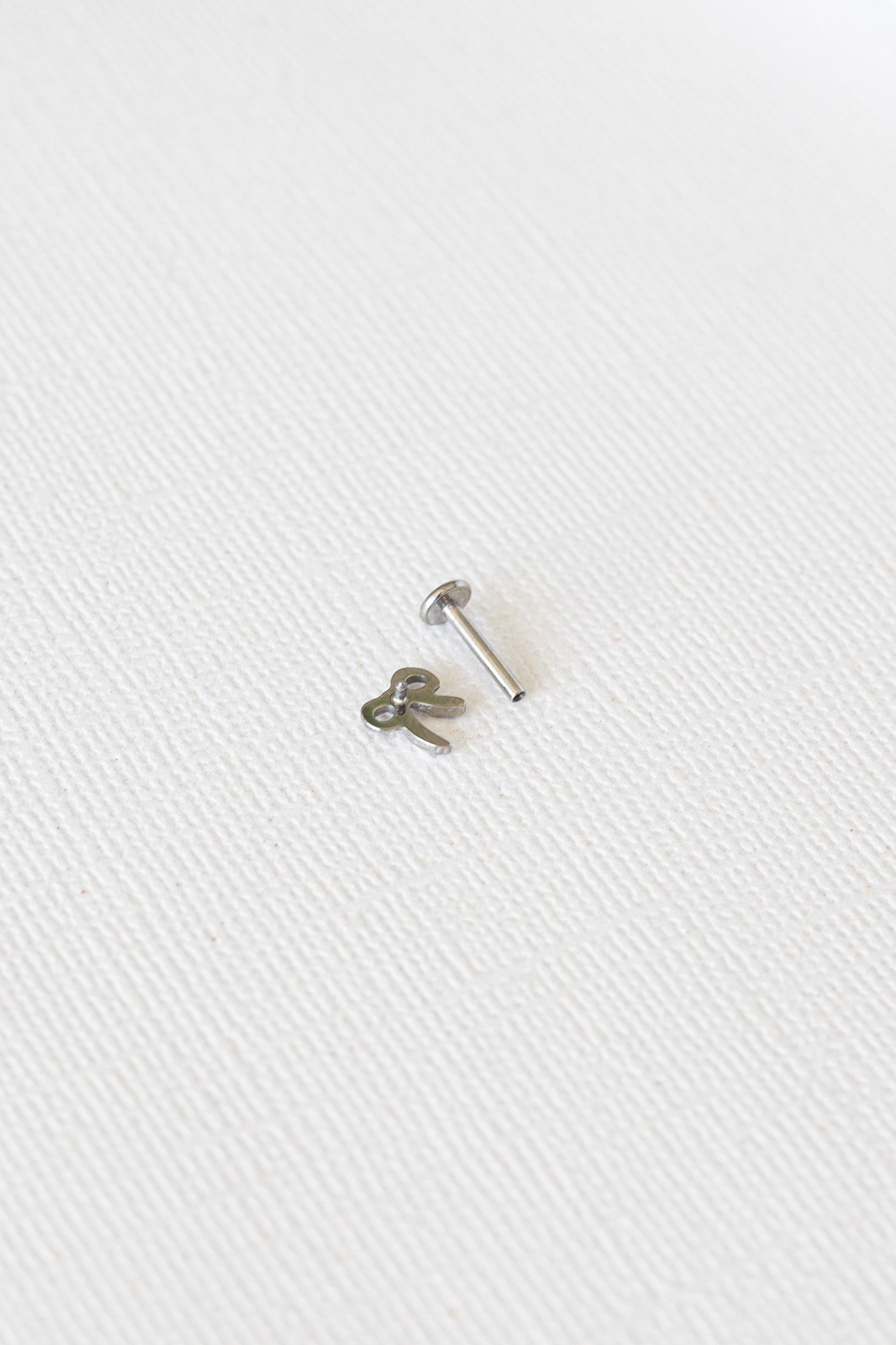 Bow Flat Back Stud